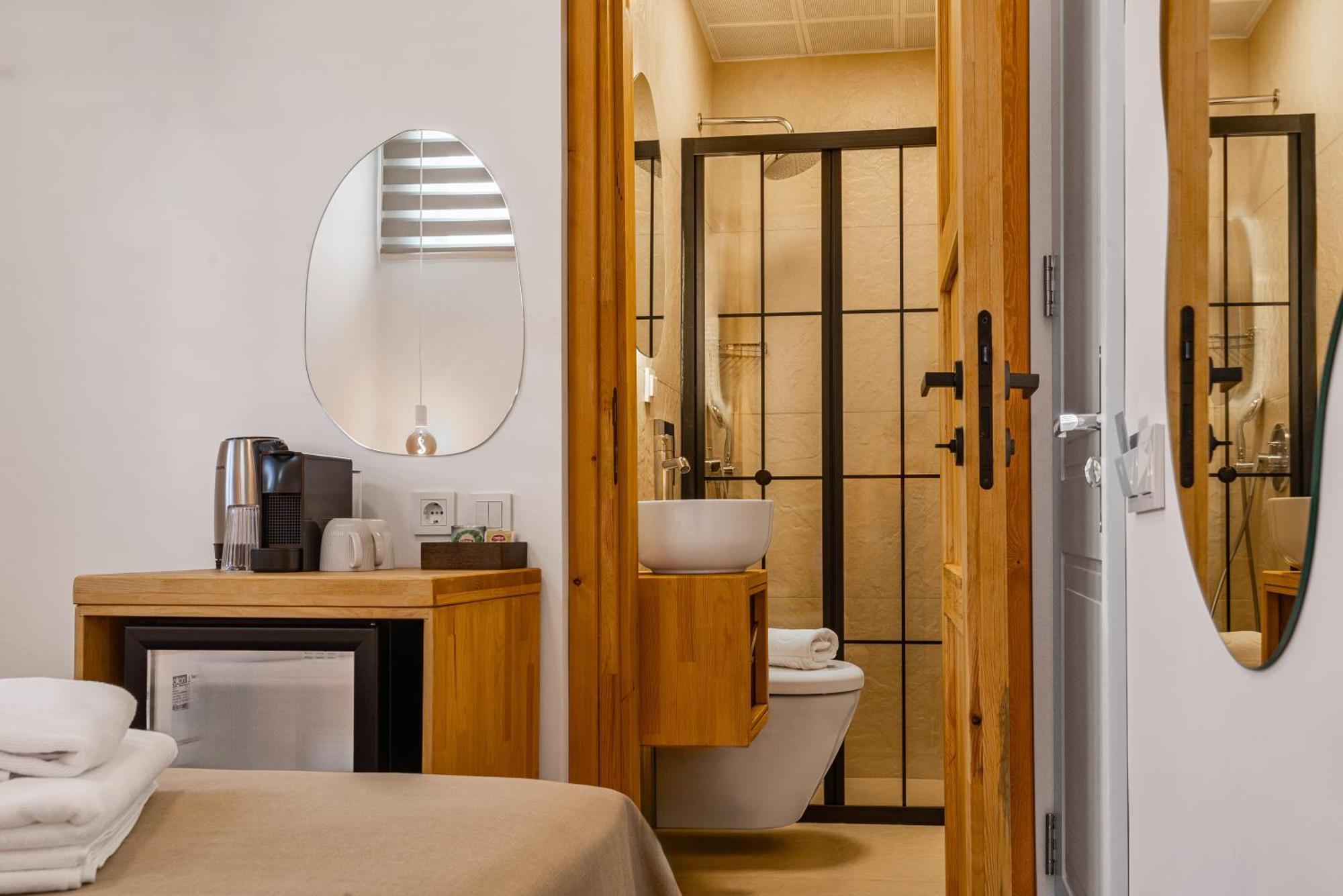 Otel Audo Local